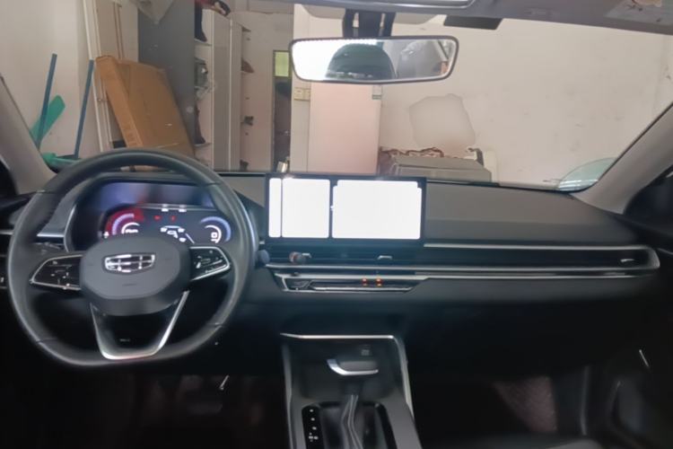 Used Geely Auto Emgrand 2023 4th Generation Champion Edition 1.5L CVT Prestige Model Center Console