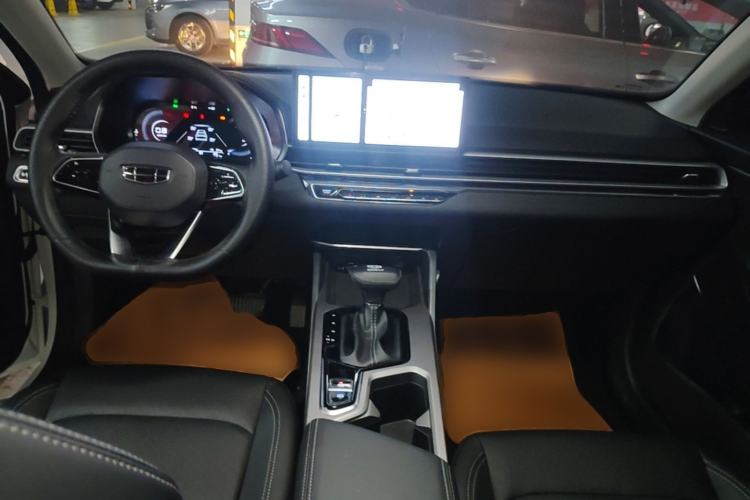 Used Geely Auto Emgrand 2023 4th Generation Champion Edition 1.5L CVT Luxury Model Center Console