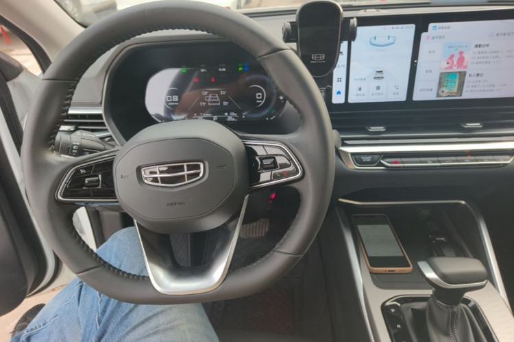 Used Geely Auto Emgrand 2023 4th Generation Champion Edition 1.5L CVT Luxury Model Center Console
