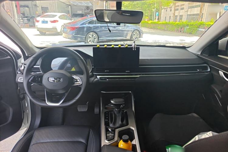 Used Geely Auto Emgrand 2023 4th Generation Champion Edition 1.5L CVT Luxury Model Center Console