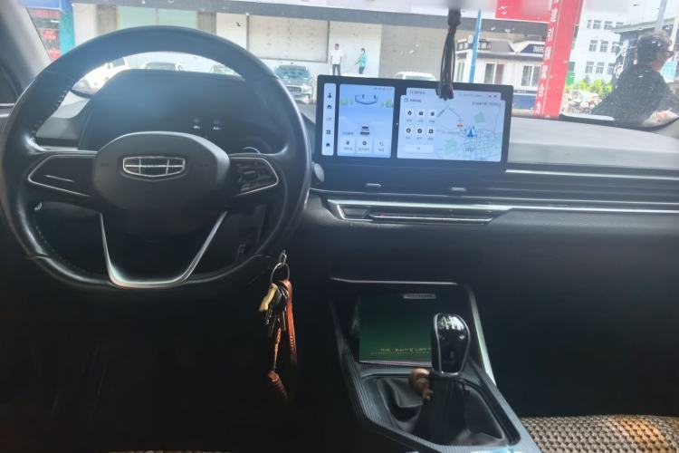 Used Geely Auto Emgrand 2023 4th Generation Champion Edition 1.5L Manual Luxury Model Center Console