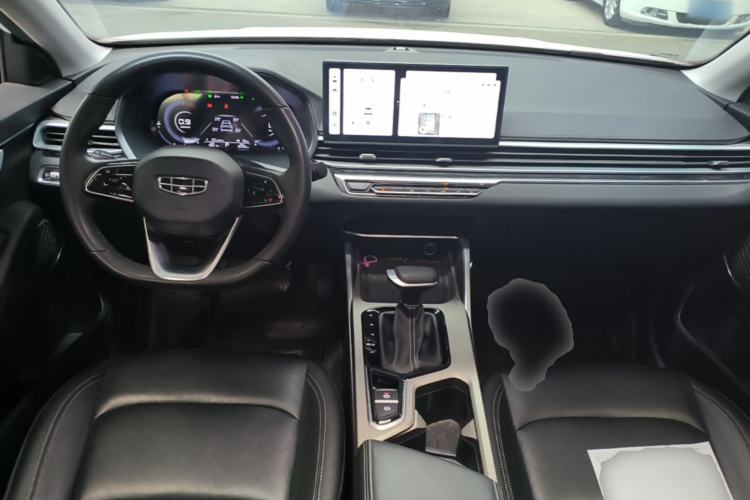 Used Geely Auto Emgrand 2023 4th Generation Champion Edition 1.5L CVT Prestige Model Center Console