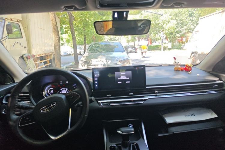 Used Geely Auto Emgrand 2023 4th Generation Champion Edition 1.5L CVT Prestige Model Center Console