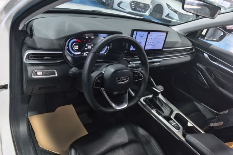 Used Geely Auto Emgrand 2023 4th Generation Champion Edition 1.5L CVT Prestige Model Center Console