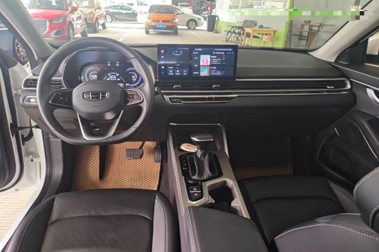 Used Geely Auto Emgrand 2023 4th Generation Champion Edition 1.5L CVT Luxury Model Center Console
