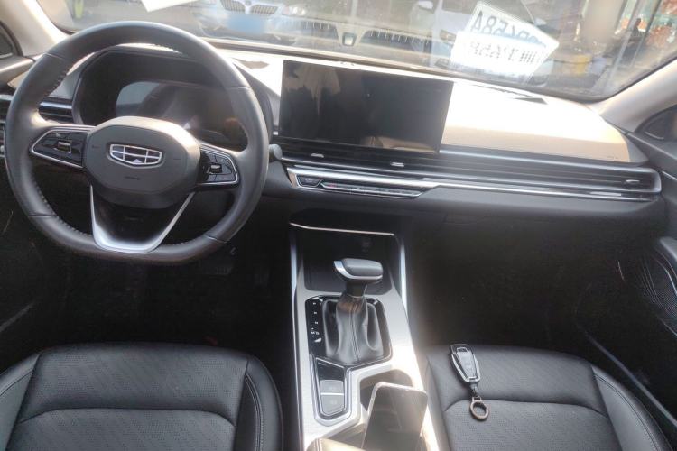 Used Geely Auto Emgrand 2023 4th Generation Champion Edition 1.5L CVT Prestige Model Center Console