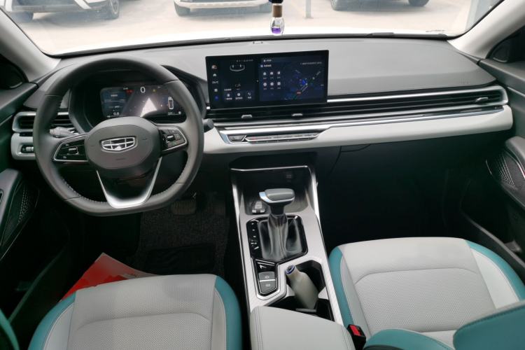 Used Geely Auto Emgrand 2023 4th Generation Champion Edition 1.5L CVT Flagship Model Center Console