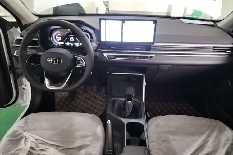 Used Geely Auto Emgrand 2023 4th Generation Champion Edition 1.5L Manual Luxury Model Center Console