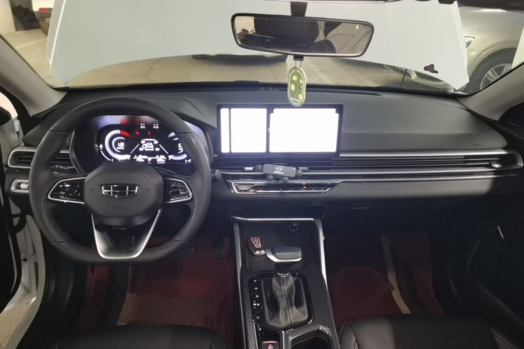 Used Geely Auto Emgrand 2023 4th Generation Champion Edition 1.5L CVT Luxury Model Center Console