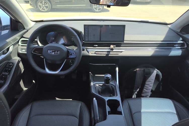 Used Geely Auto Emgrand 2023 4th Generation Champion Edition 1.5L Manual Luxury Model Center Console