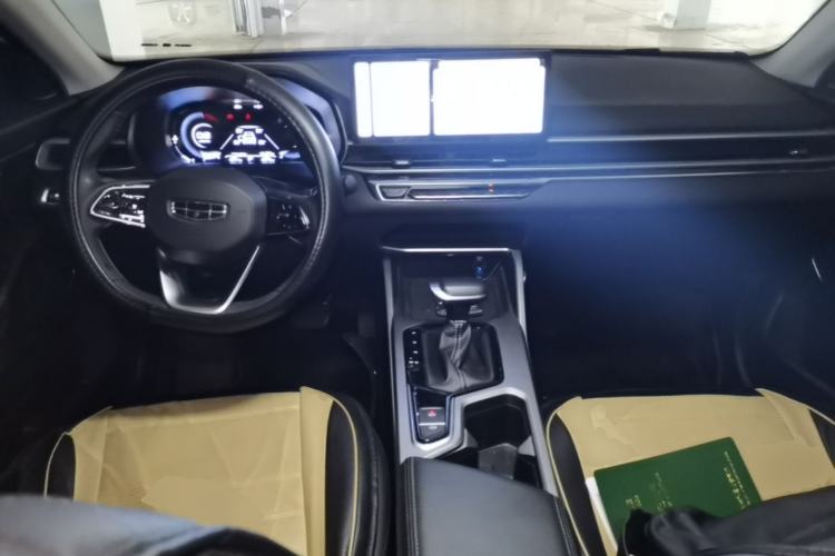 Used Geely Auto Emgrand 2023 4th Generation Champion Edition 1.5L CVT Luxury Model Center Console