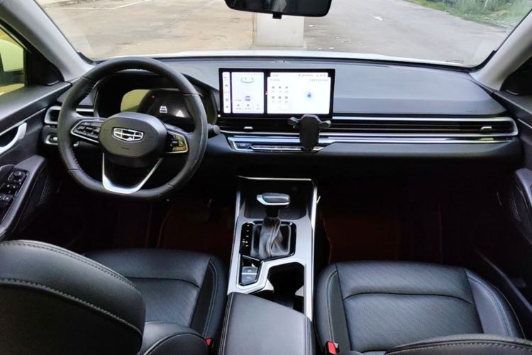 Used Geely Auto Emgrand 2023 4th Generation Champion Edition 1.5L CVT Luxury Model Center Console
