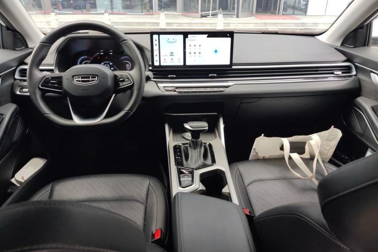 Used Geely Auto Emgrand 2023 4th Generation Champion Edition 1.5L CVT Luxury Model Center Console