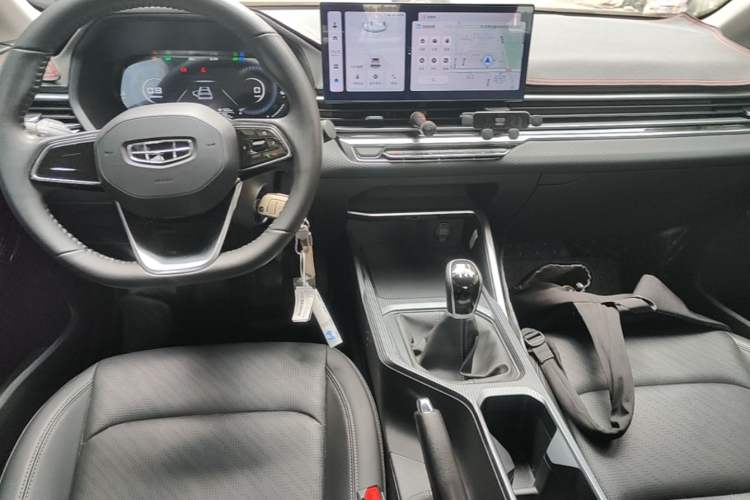 Used Geely Auto Emgrand 2023 4th Generation Champion Edition 1.5L Manual Luxury Model Center Console
