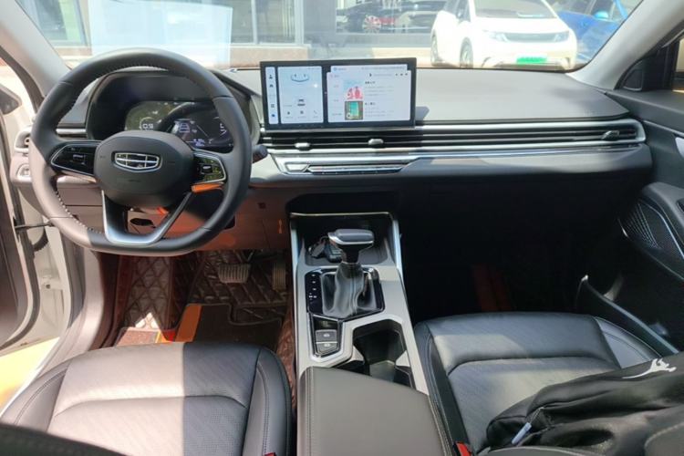 Used Geely Auto Emgrand 2023 4th Generation Champion Edition 1.5L CVT Prestige Model Center Console