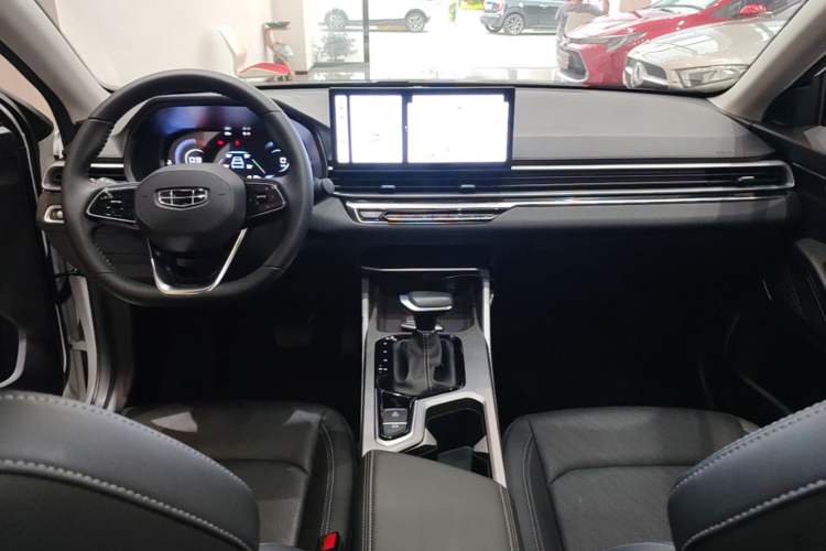 Used Geely Auto Emgrand 2023 4th Generation Champion Edition 1.5L CVT Prestige Model Center Console