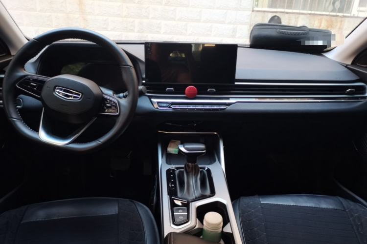 Used Geely Auto Emgrand 2023 4th Generation Champion Edition 1.5L CVT Luxury Model Center Console