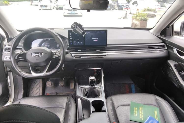 Used Geely Auto Emgrand 2023 4th Generation Champion Edition 1.5L Manual Luxury Model Center Console