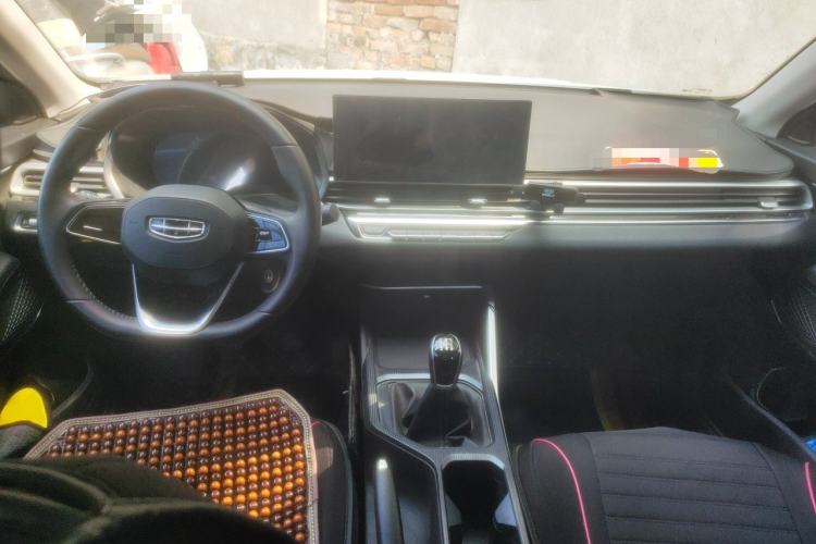 Used Geely Auto Emgrand 2023 4th Generation Champion Edition 1.5L Manual Luxury Model Center Console