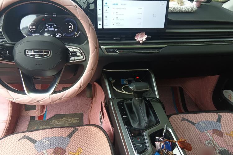 Used Geely Auto Emgrand 2023 4th Generation Champion Edition 1.5L CVT Prestige Model Center Console