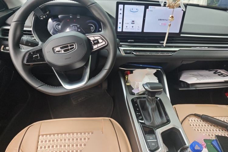 Used Geely Auto Emgrand 2023 4th Generation Champion Edition 1.5L CVT Luxury Model Center Console