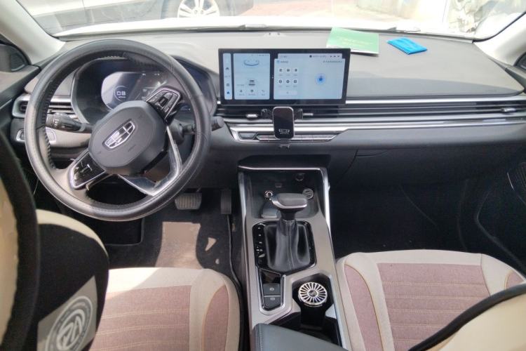 Used Geely Auto Emgrand 2023 4th Generation Champion Edition 1.5L CVT Luxury Model Center Console