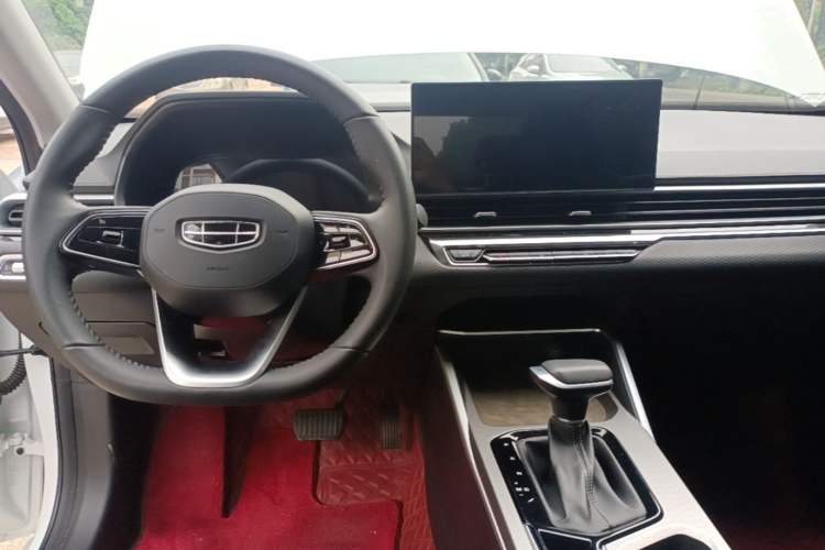 Used Geely Auto Emgrand 2023 4th Generation Champion Edition 1.5L CVT Prestige Model Center Console