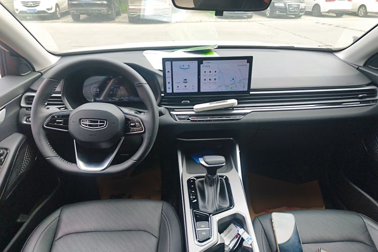 Used Geely Auto Emgrand 2023 4th Generation Champion Edition 1.5L CVT Prestige Model Center Console