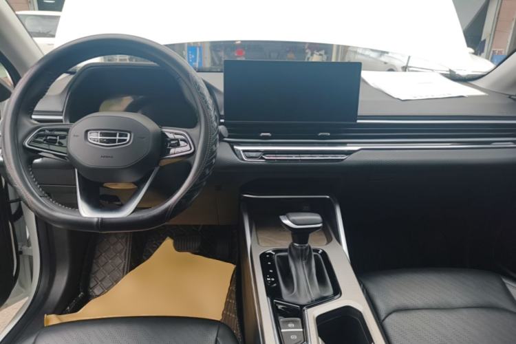 Used Geely Auto Emgrand 2023 4th Generation Champion Edition 1.5L CVT Prestige Model Center Console