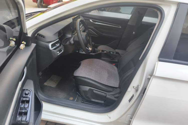 Used Geely Auto Emgrand 2023 4th Generation Champion Edition 1.5L Manual Luxury Model Driver Seat