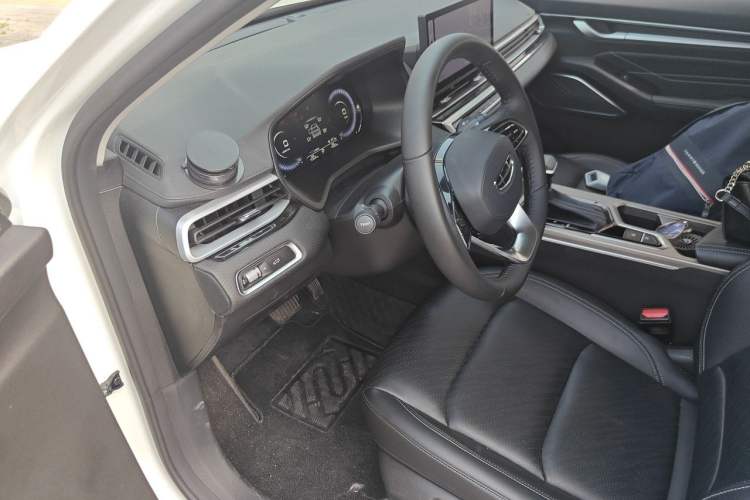 Used Geely Auto Emgrand 2023 4th Generation Champion Edition 1.5L CVT Prestige Model Driver Seat
