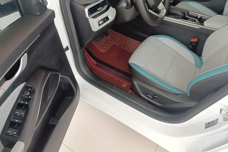 Used Geely Auto Emgrand 2023 4th Generation Champion Edition 1.5L CVT Flagship Model Driver Seat