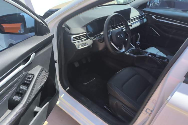 Used Geely Auto Emgrand 2023 4th Generation Champion Edition 1.5L Manual Luxury Model Driver Seat