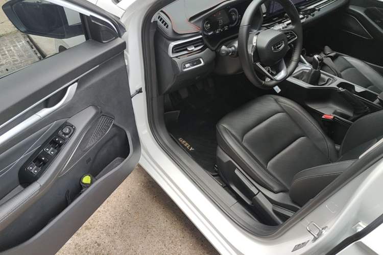 Used Geely Auto Emgrand 2023 4th Generation Champion Edition 1.5L Manual Luxury Model Driver Seat