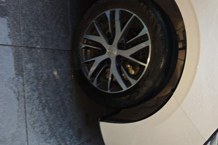 Used Geely Auto Emgrand 2023 4th Generation Champion Edition 1.5L Manual Luxury Model Exterior 1