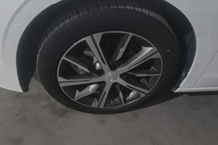 Used Geely Auto Emgrand 2023 4th Generation Champion Edition 1.5L CVT Flagship Model Exterior 1
