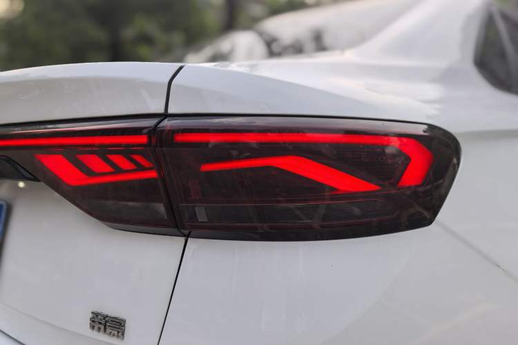 Used Geely Auto Emgrand 2023 4th Generation Champion Edition 1.5L CVT Prestige Model Exterior 11