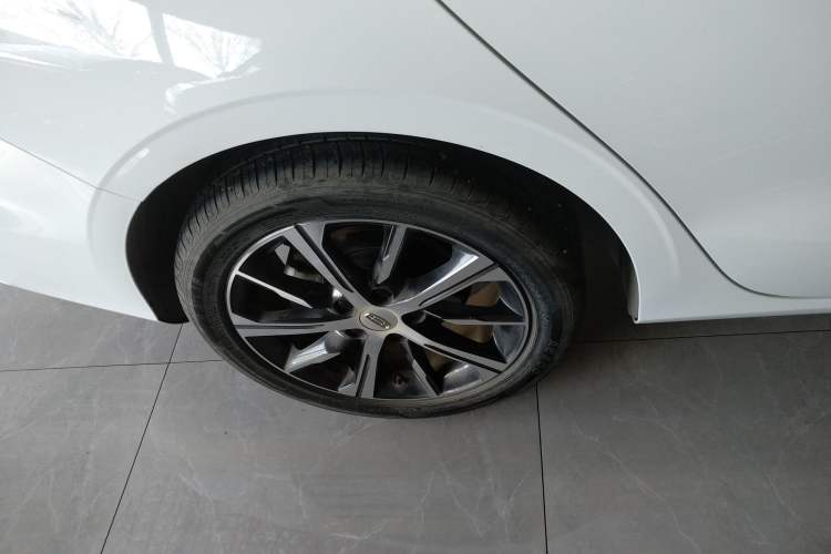 Used Geely Auto Emgrand 2023 4th Generation Champion Edition 1.5L CVT Prestige Model Exterior 2