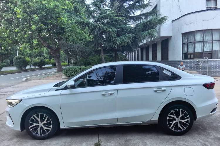 Used Geely Auto Emgrand 2023 4th Generation Champion Edition 1.5L Manual Luxury Model Exterior 2
