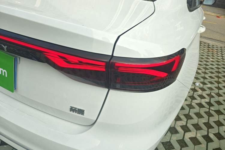 Used Geely Auto Emgrand 2023 4th Generation Champion Edition 1.5L CVT Prestige Model Exterior 3