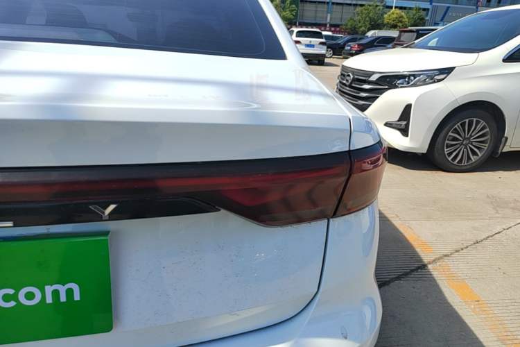 Used Geely Auto Emgrand 2023 4th Generation Champion Edition 1.5L CVT Prestige Model Exterior 3
