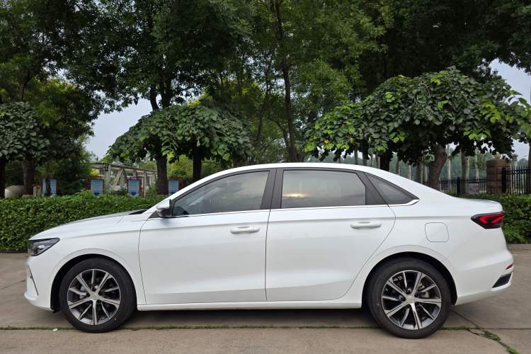 Used Geely Auto Emgrand 2023 4th Generation Champion Edition 1.5L CVT Flagship Model Exterior 3