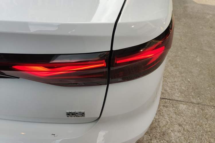 Used Geely Auto Emgrand 2023 4th Generation Champion Edition 1.5L Manual Luxury Model Exterior 3