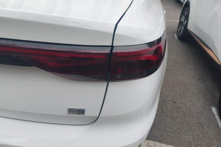 Used Geely Auto Emgrand 2023 4th Generation Champion Edition 1.5L CVT Prestige Model Exterior 3