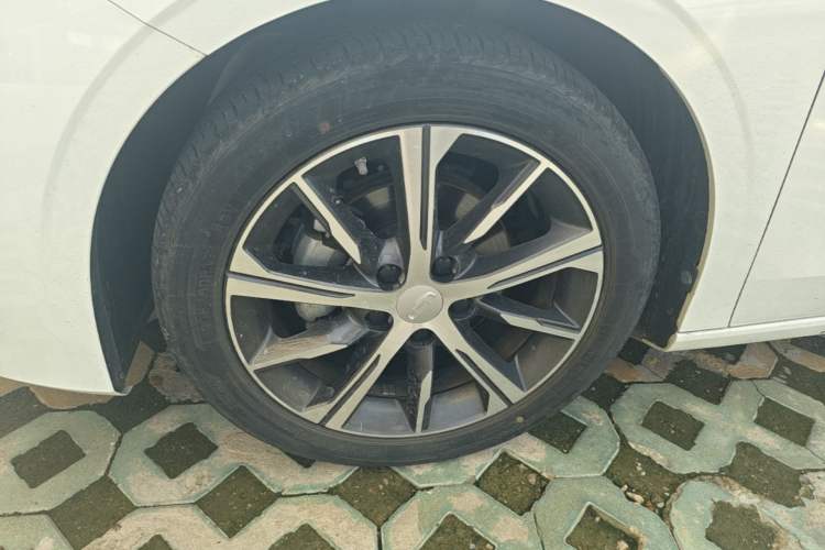 Used Geely Auto Emgrand 2023 4th Generation Champion Edition 1.5L CVT Prestige Model Exterior 4