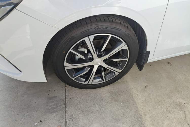 Used Geely Auto Emgrand 2023 4th Generation Champion Edition 1.5L CVT Prestige Model Exterior 4