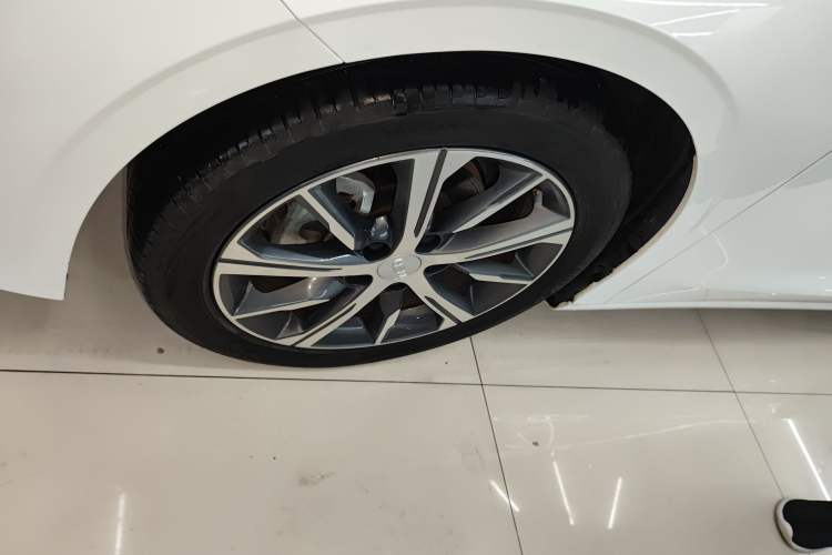 Used Geely Auto Emgrand 2023 4th Generation Champion Edition 1.5L CVT Prestige Model Exterior 4