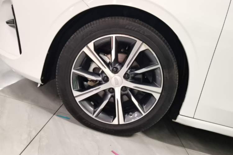 Used Geely Auto Emgrand 2023 4th Generation Champion Edition 1.5L CVT Prestige Model Exterior 4