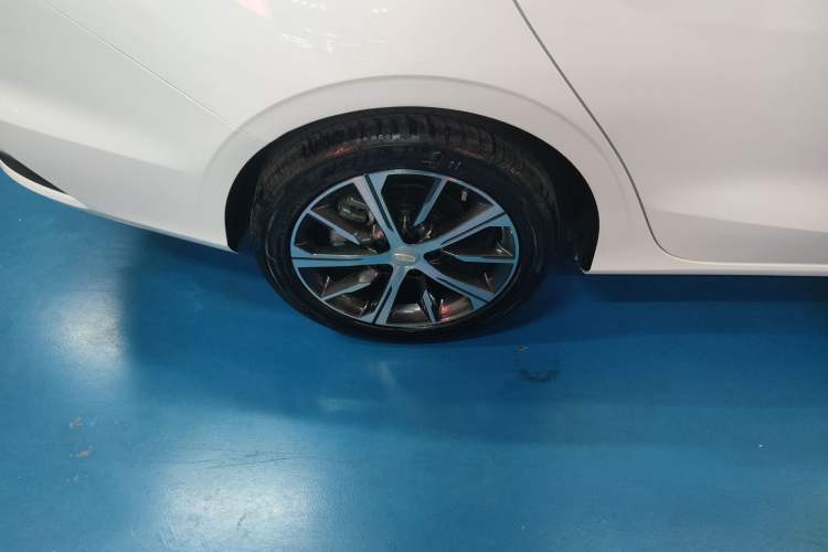 Used Geely Auto Emgrand 2023 4th Generation Champion Edition 1.5L CVT Prestige Model Exterior 4