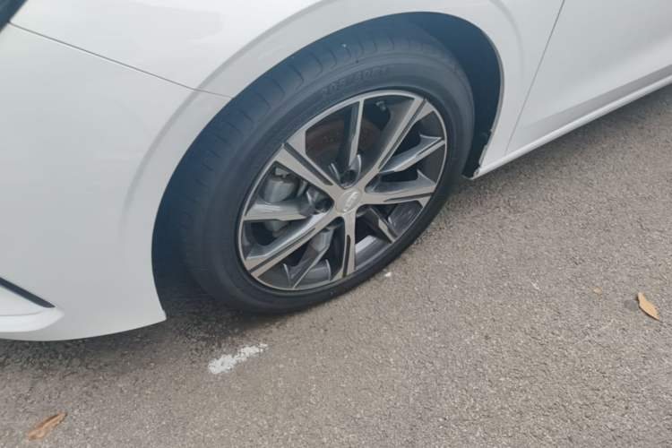 Used Geely Auto Emgrand 2023 4th Generation Champion Edition 1.5L CVT Prestige Model Exterior 4